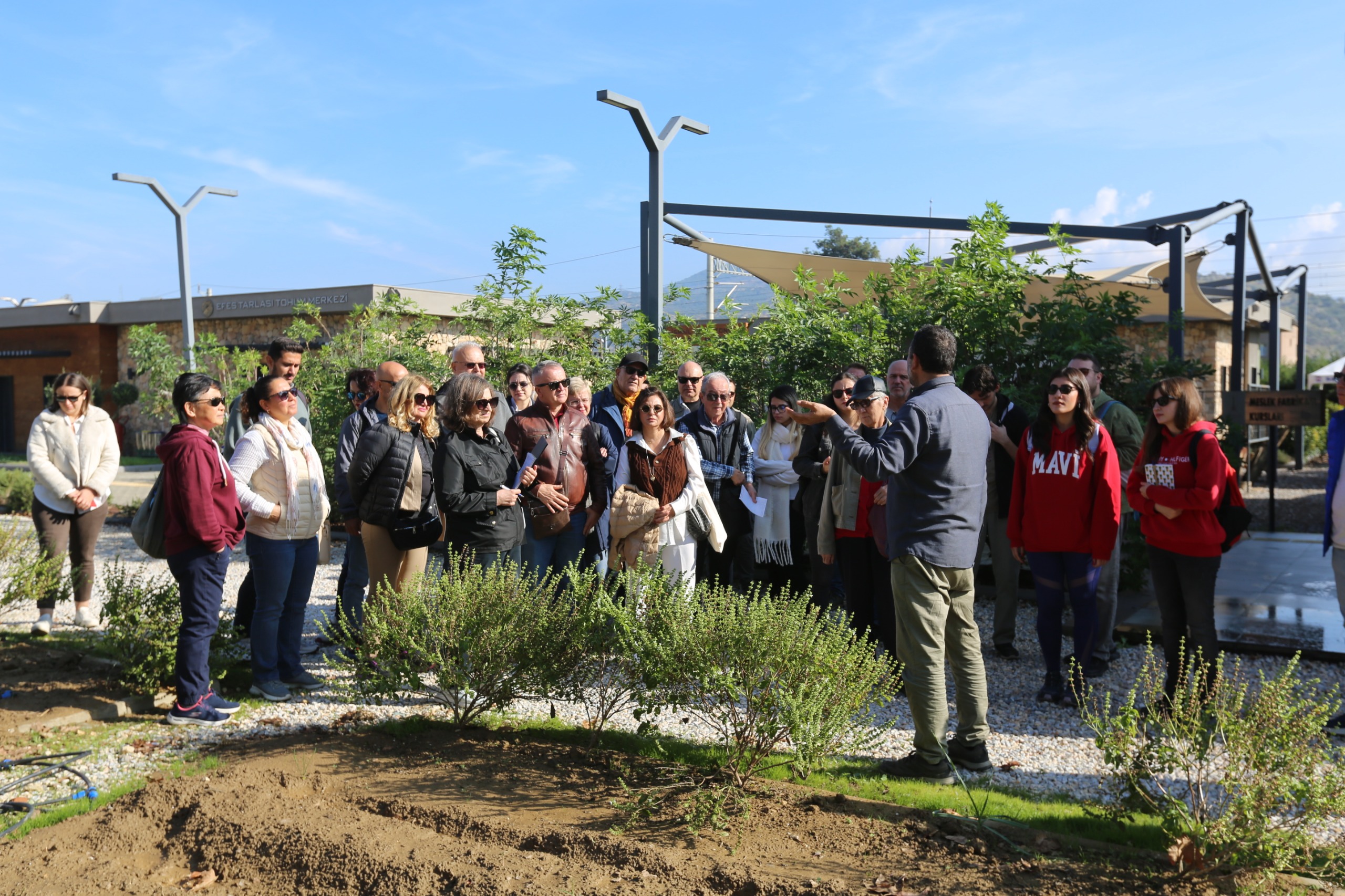 İzmirli Turist Rehberlerinden Efes Tarlası Yaşam Köyü’ne Eğitim Ziyareti