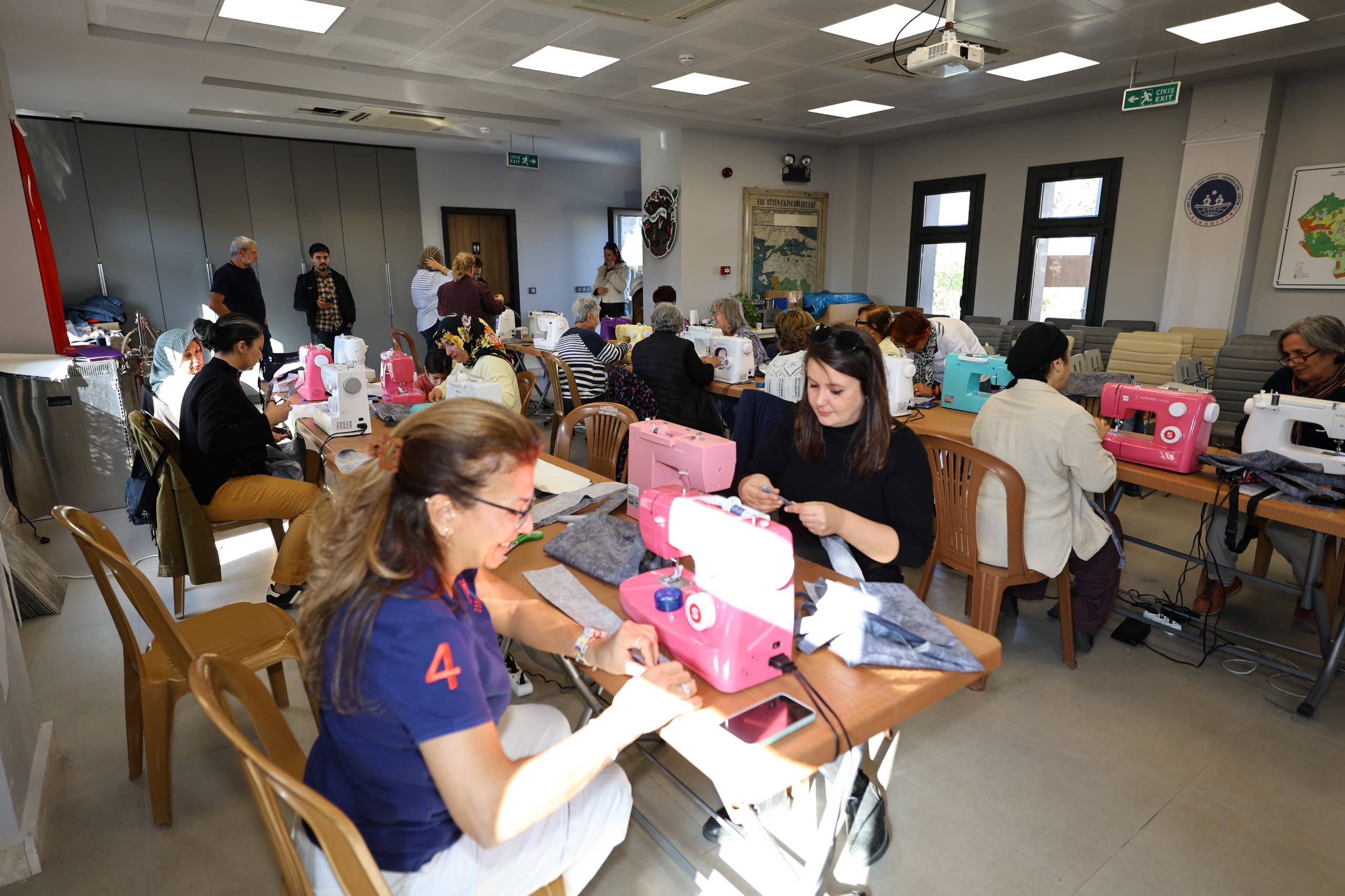 EFES SELÇUK’TA KADINLAR DİKİŞ ATÖLYESİNDE BULUŞTU