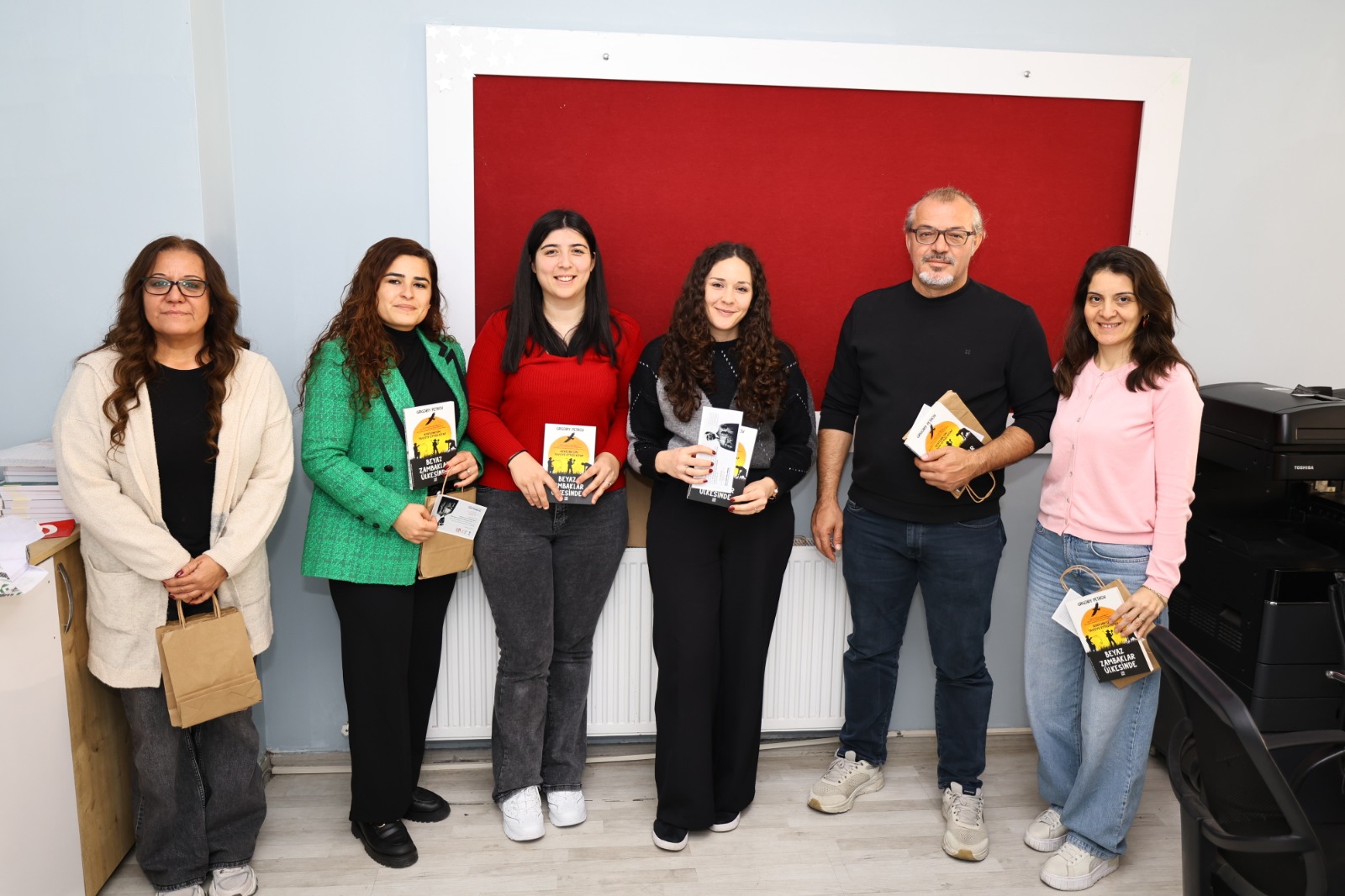 Efes Selçuk Belediyesi’nden Öğretmenlere 24 Kasım Hediyesi: “Beyaz Zambaklar Ülkesinde”