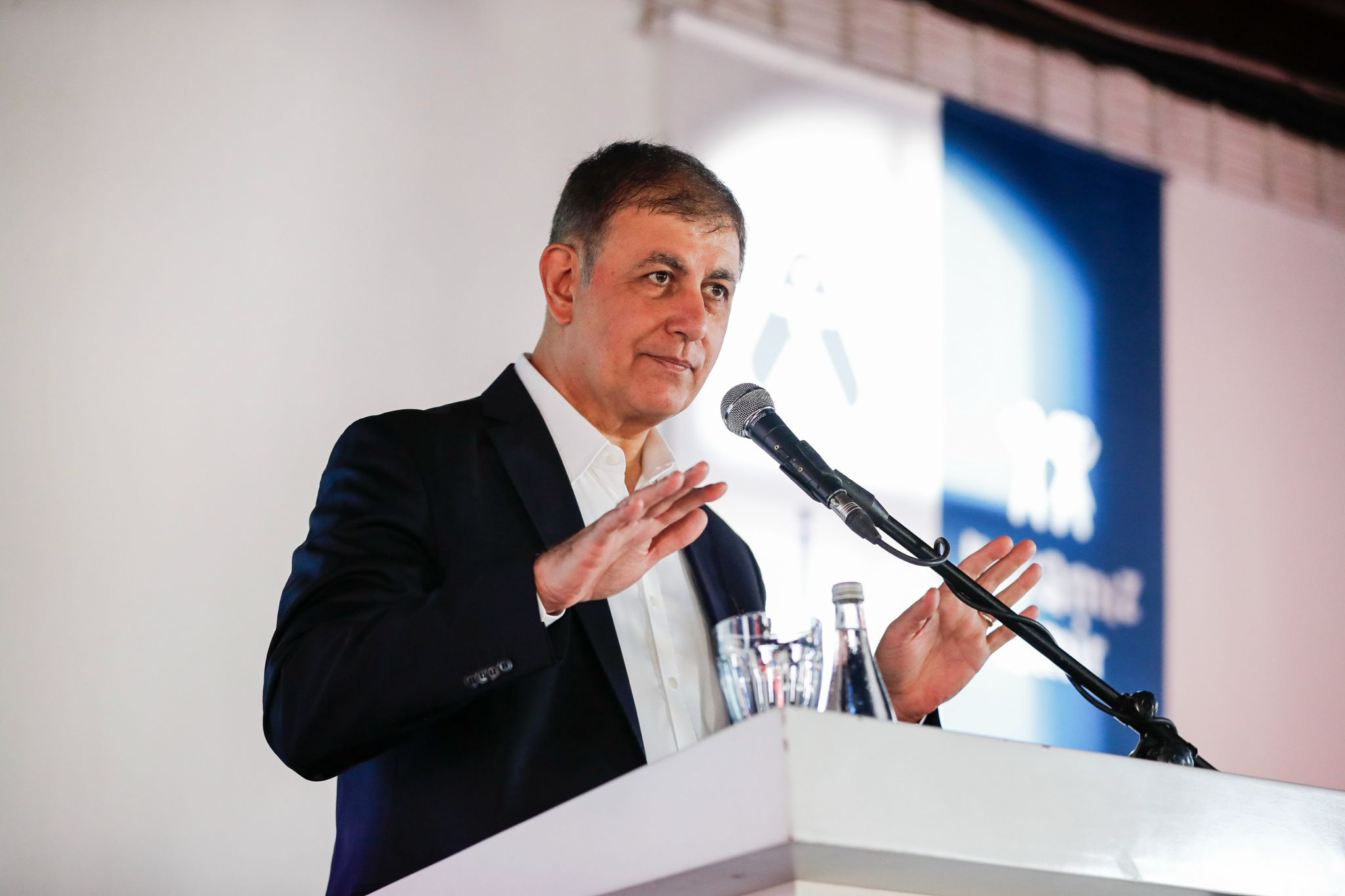 Başkan Tugay: Korkmayın yalnız değilsiniz