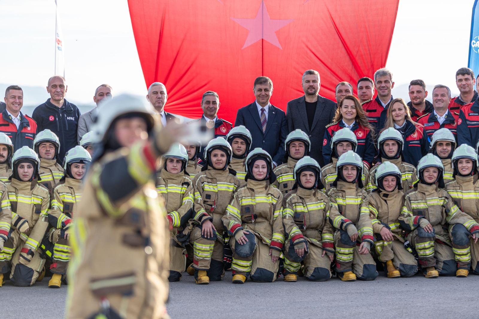 İzmir’in yeni itfaiye memurları göreve hazır