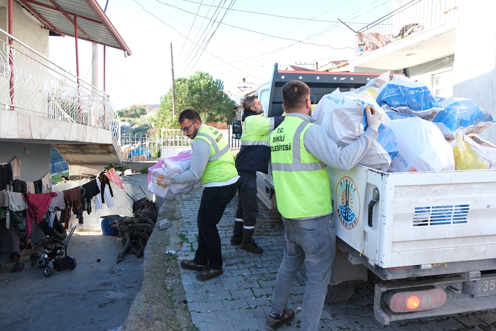 Dikili Belediyesi ihtiyaç sahibi vatandaşların yanlarında olmaya devam ediyor