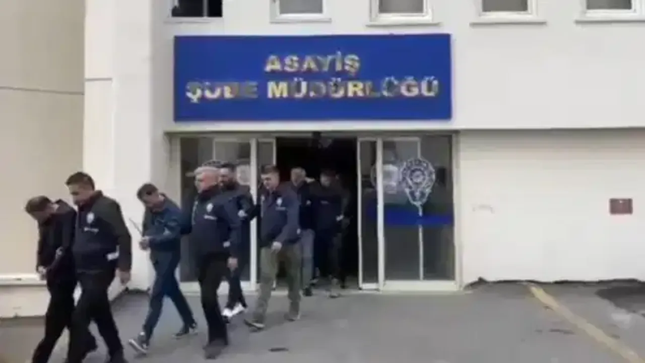 İzmir'de dolandırıcılara baskın!