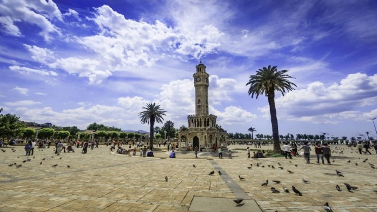 Haftalık hava raporu… İzmir’in gökyüzü manzarası değişmeyecek!