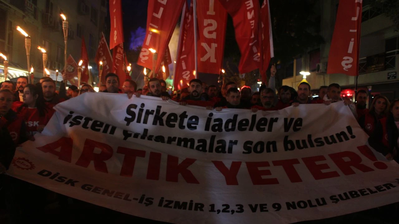 İzmir'de işçilerden meşaleli yürüyüş!