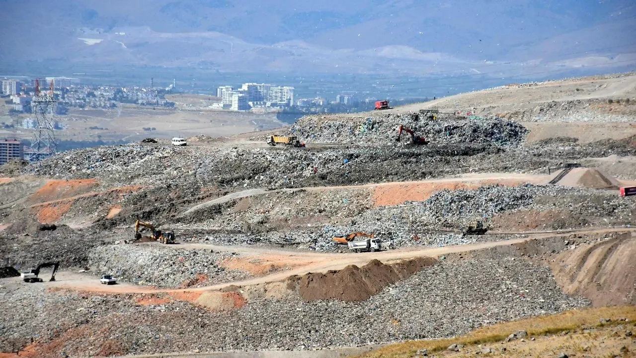 Harmandalı’na kaçak moloz dökülüyor iddiası!