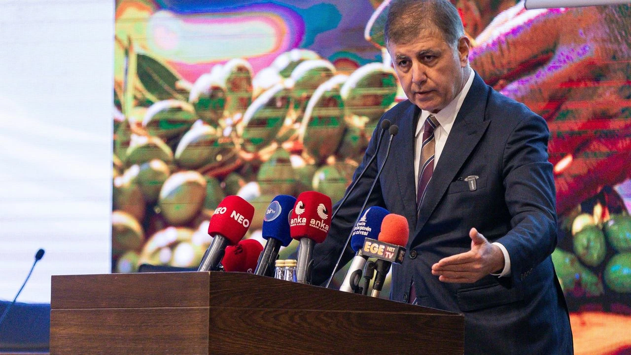 Başkan Tugay rakam verdi, DSİ'yi eleştirdi: 360 bin kaçak kuyuya göz yumuluyor!