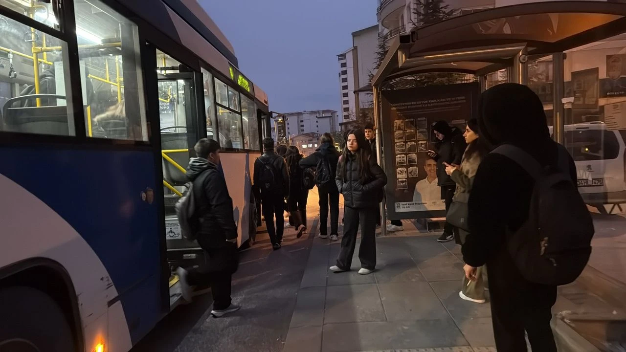 CHP’li Özlale’den 'kalıcı yaz saati' tepkisi: Bilim de tasarruf da yok!