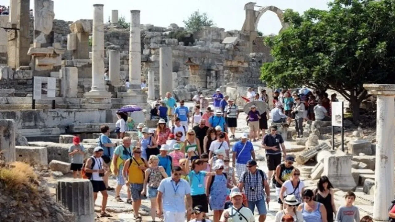 İzmir'in turist raporu... Hakkari'nin gerisinde kaldı!