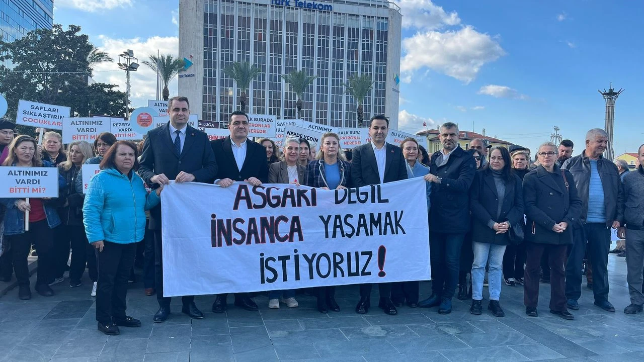 CHP asgari ücret için sokağa indi... 'İzmir 10 verip 1 alamıyor!'