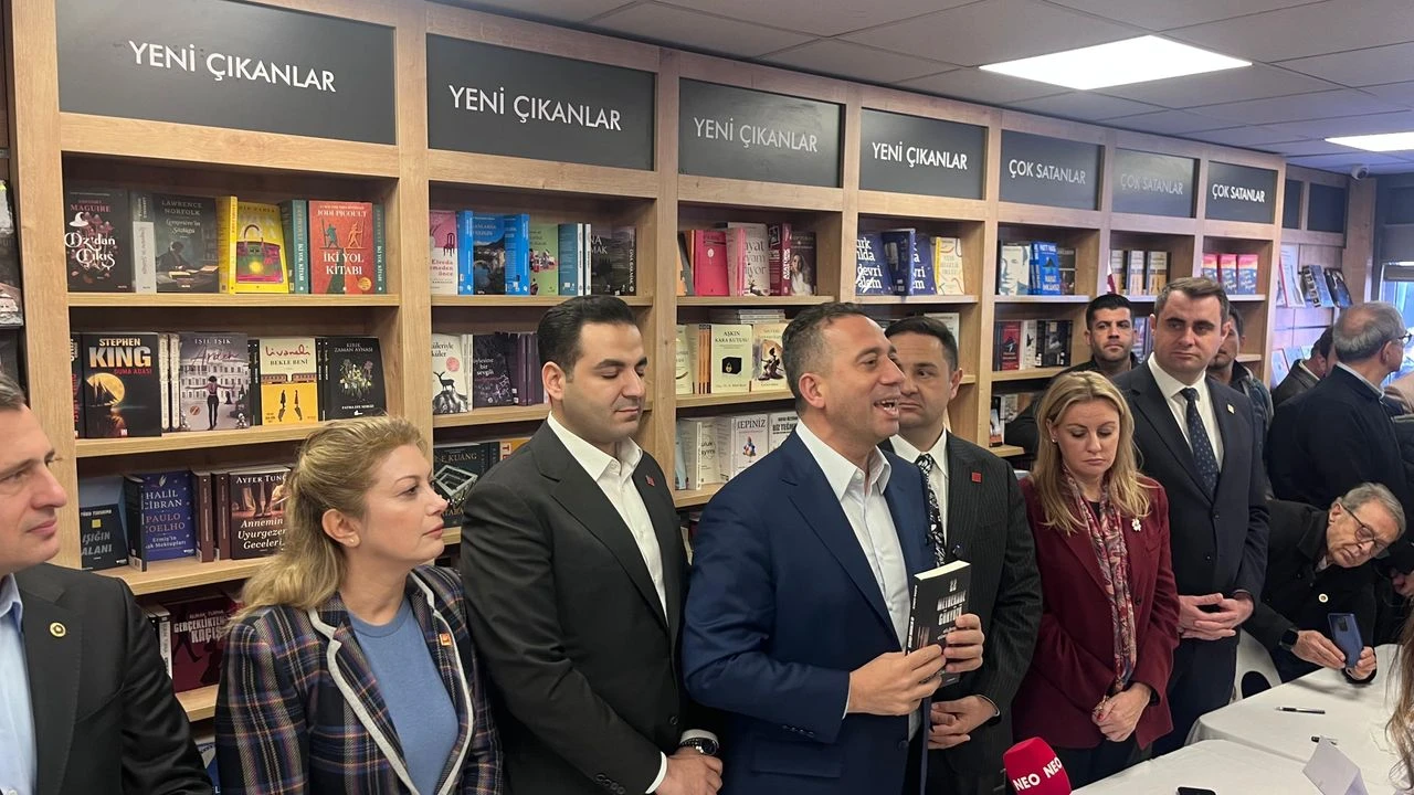 Tutuklu Buğra Gökce için İzmir'de dayanışma imzası!