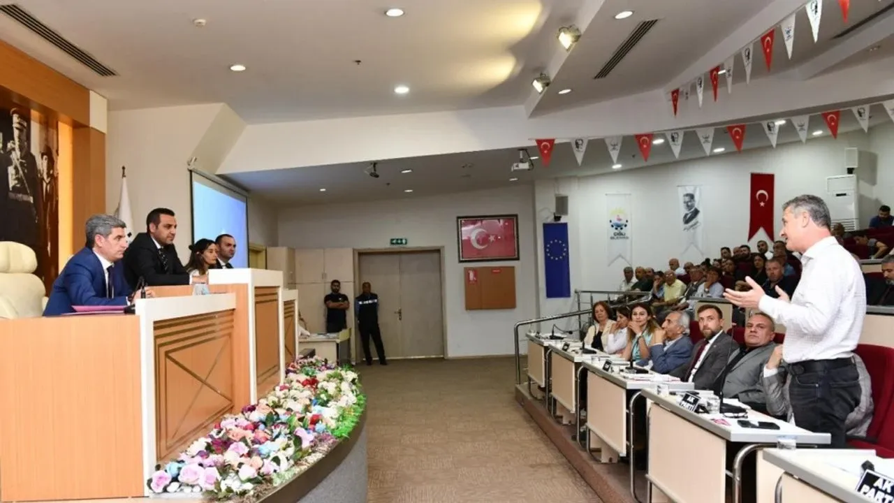 Çiğli’de gündem Çamlıkent Yapı Kooperatifi… “Siyasi manipülasyon yapıyorsunuz”