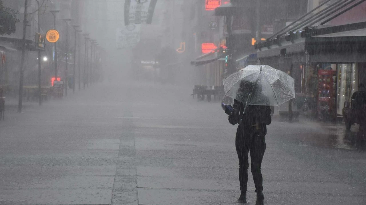 Kuvvetli sağanak ve fırtına geliyor... Meteoroloji’den İzmir'e uyarı