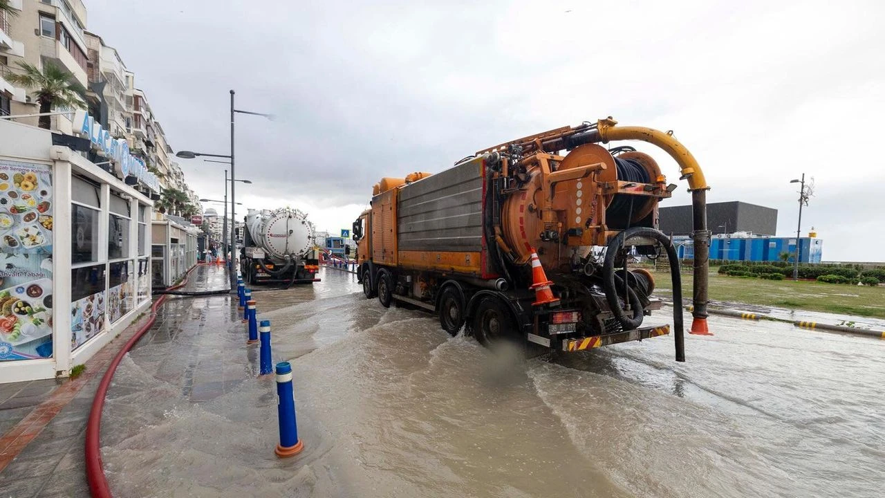 Büyükşehir'den taşkın değerlendirmesi: Altyapı yetersiz değil!