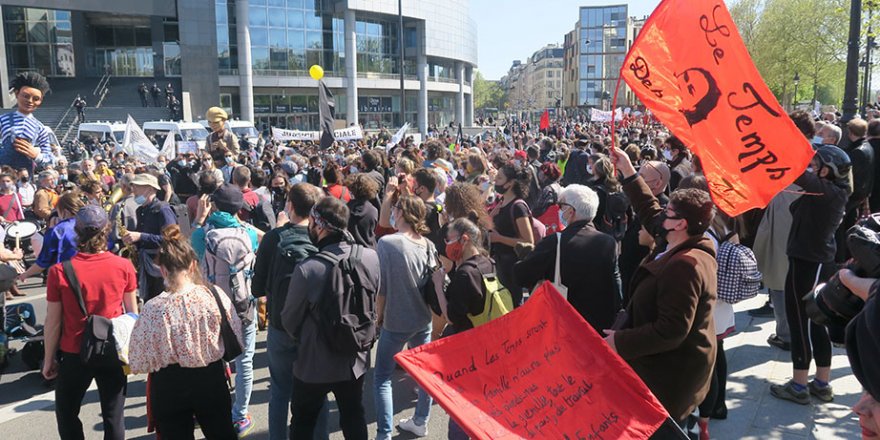 Fransa’da hükümetin işsizlik sigortası reformu protesto edildi