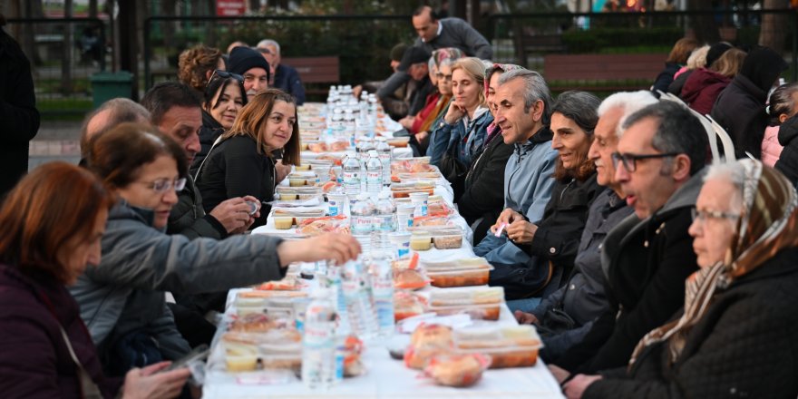 Bornova’da Kadir Gecesi’nde büyük iftar buluşması