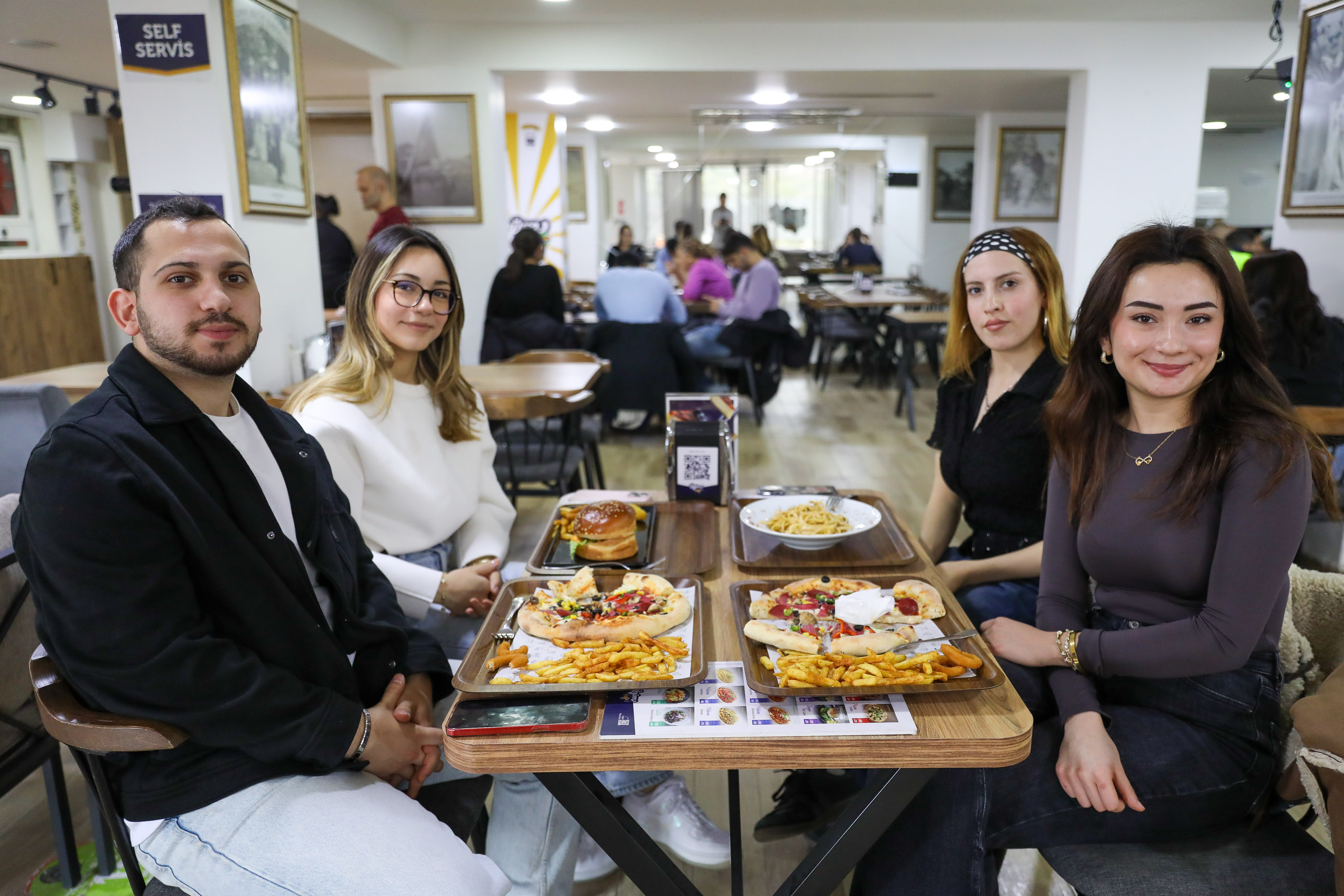 Buca’da gençliğin buluşma noktası: Üzüm Cafe