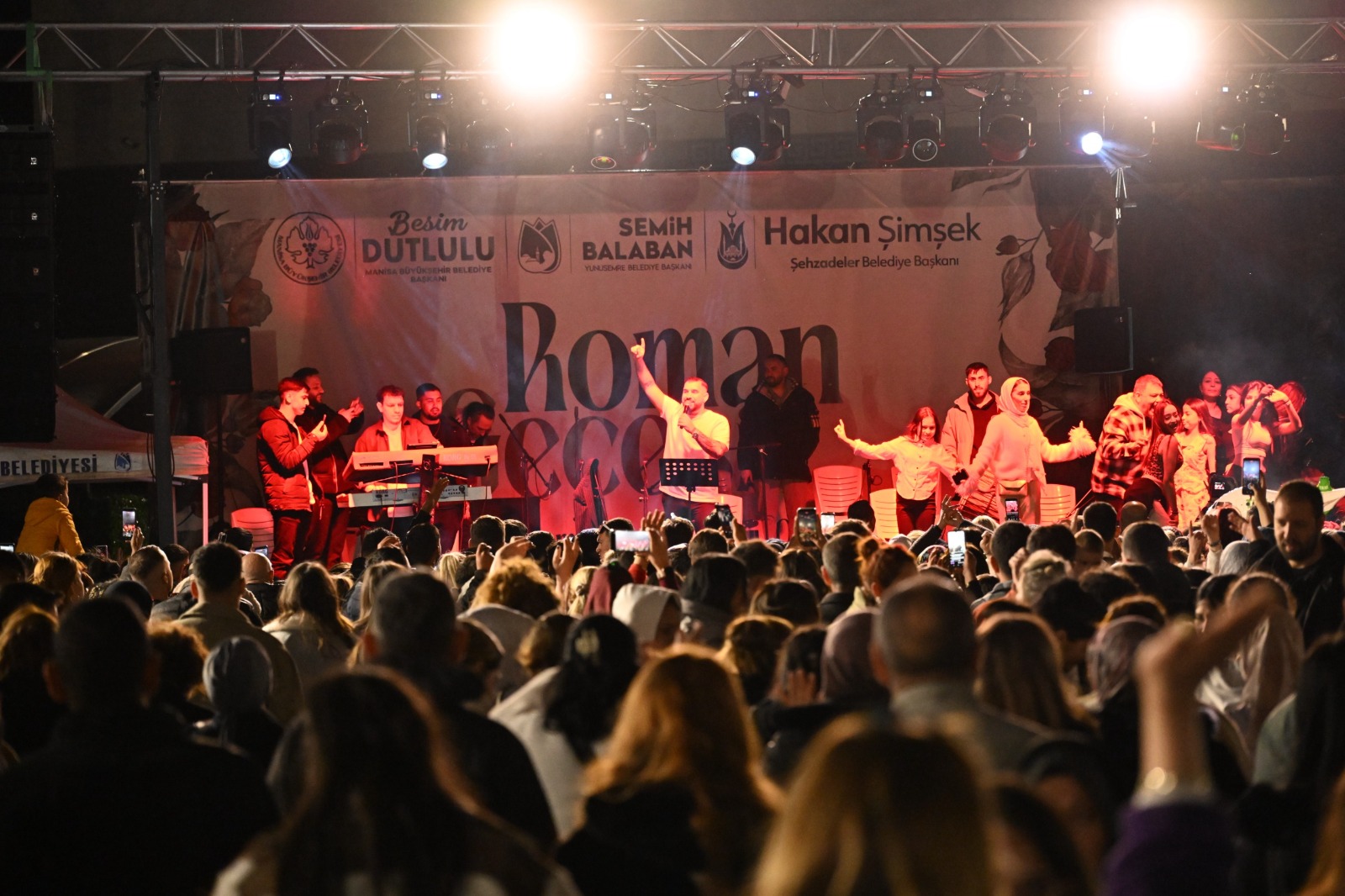 Manisa’da Romanlar Gecesi Coşkusu