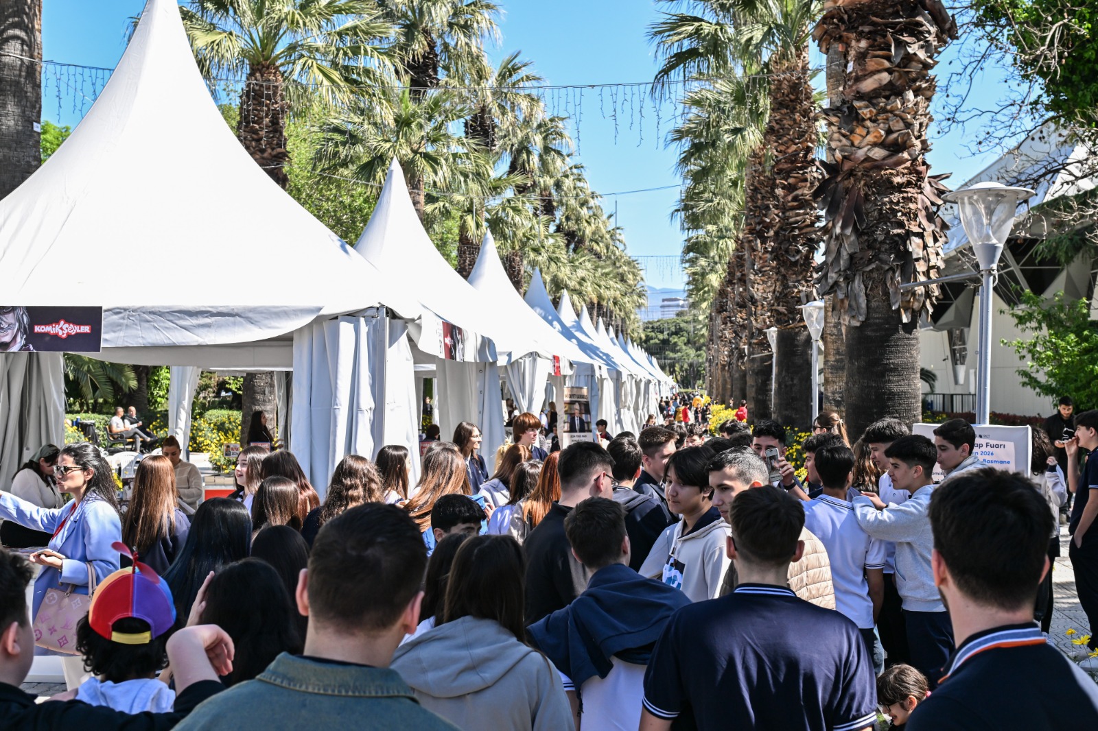 İZKİTAP öğrencilerin buluşma noktası oldu