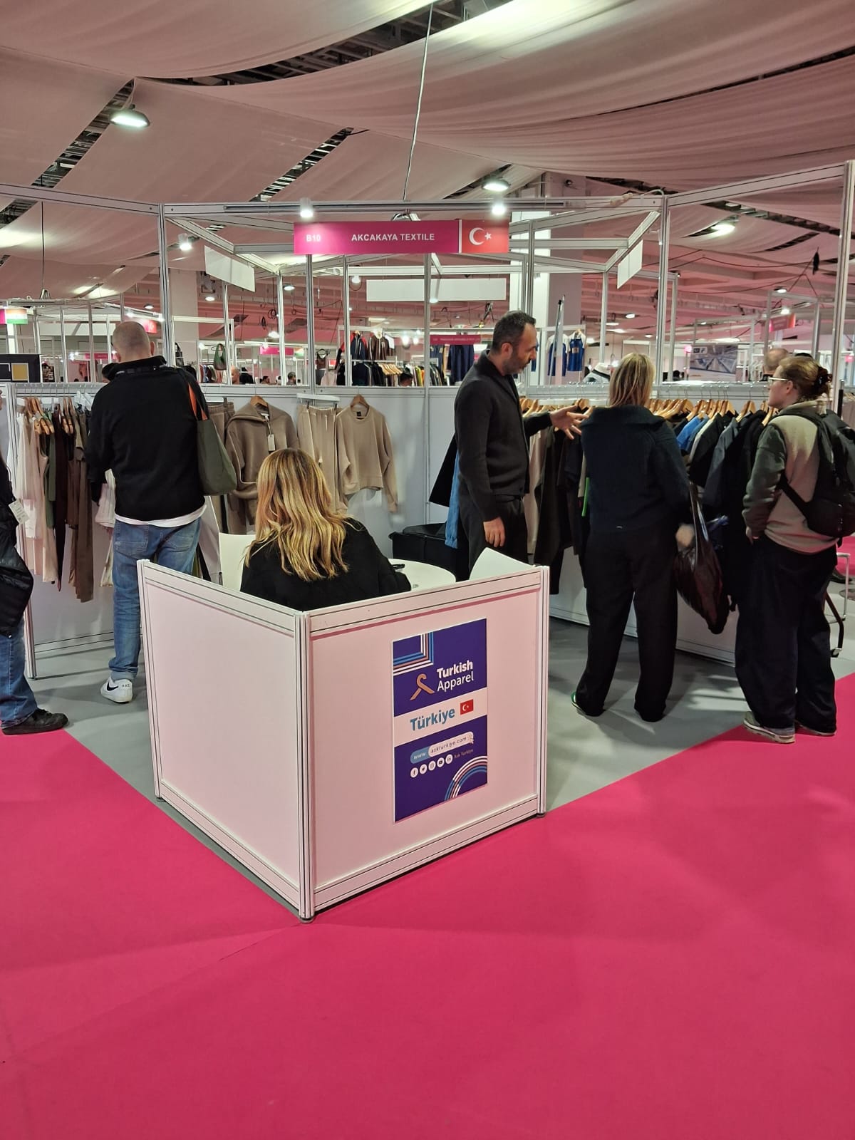 Moda endüstrisi ABD ve İngiltere’ye çıkarma yapacak