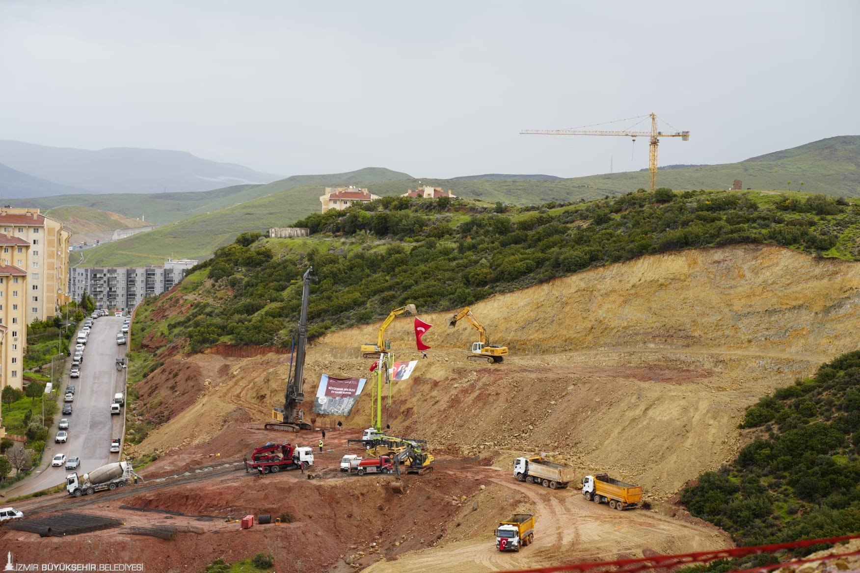 Menemen Sosyal Konutları’nda inşaat sürüyor