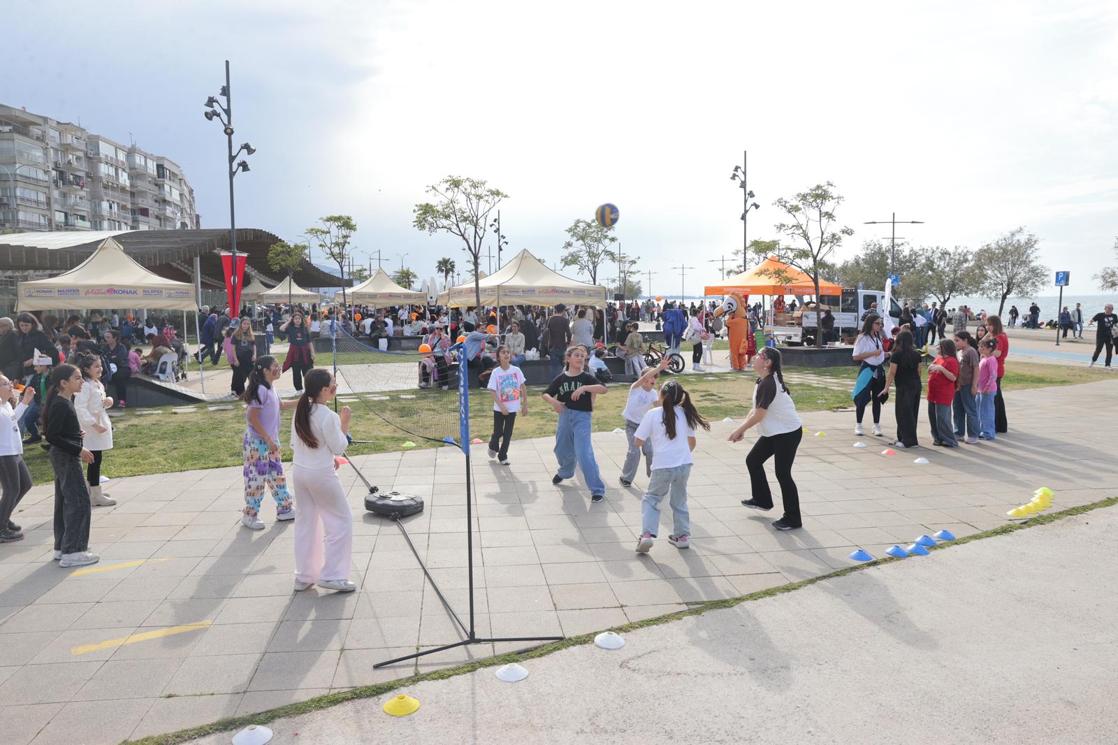 23 Nisan coşkusu Konak’tan yayıldı: Çocuk Şenliği’ne yoğun ilgi