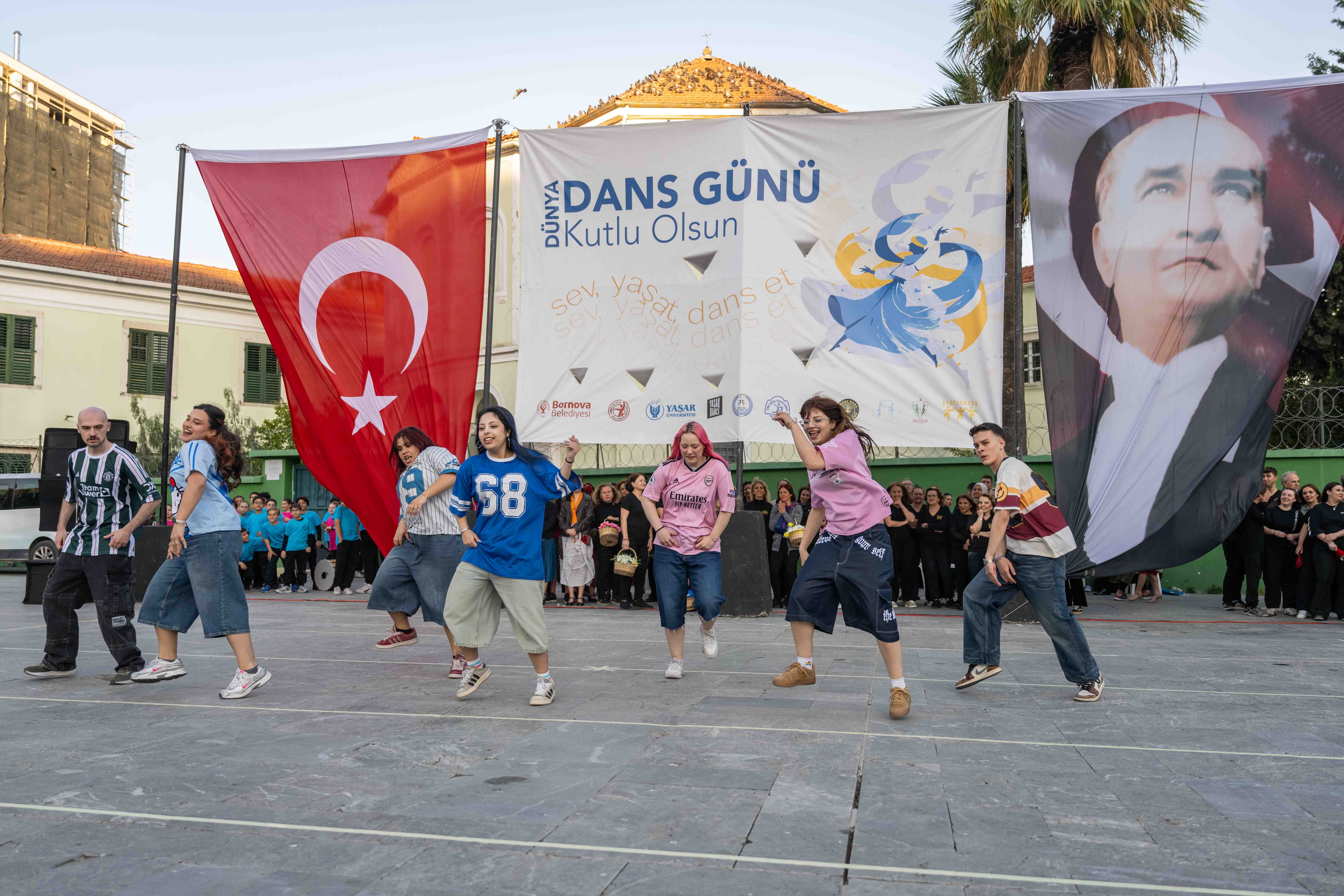 Bornova’da Dünya Dans Günü Kutlaması