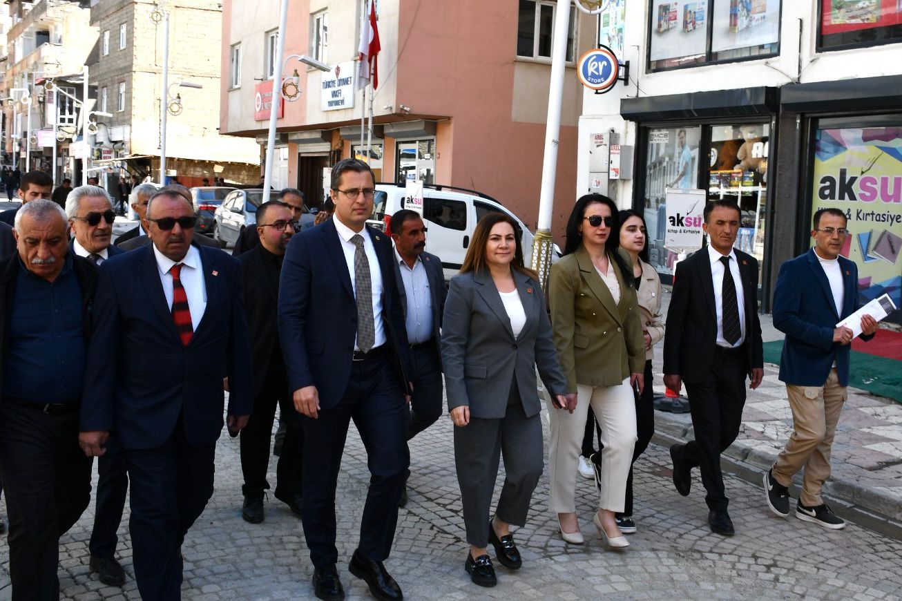 CHP’Lİ DENİZ YÜCEL; “HAKKÂRİLİLER ÇOK ŞEY İSTEMİYOR. SADECE EŞİT YURTTAŞLIK VE İNSANCA YAŞAM İSTİYORLAR.”