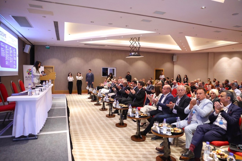 Çeşme’de turizmin geleceği ortak akılla konuşuldu