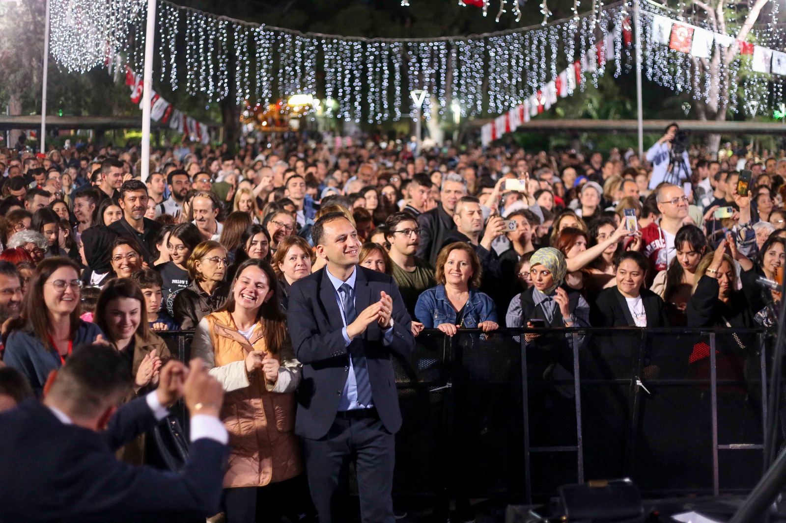 Bornova’da Gençlik Haftası sahnesi yerel sanatçılara emanet