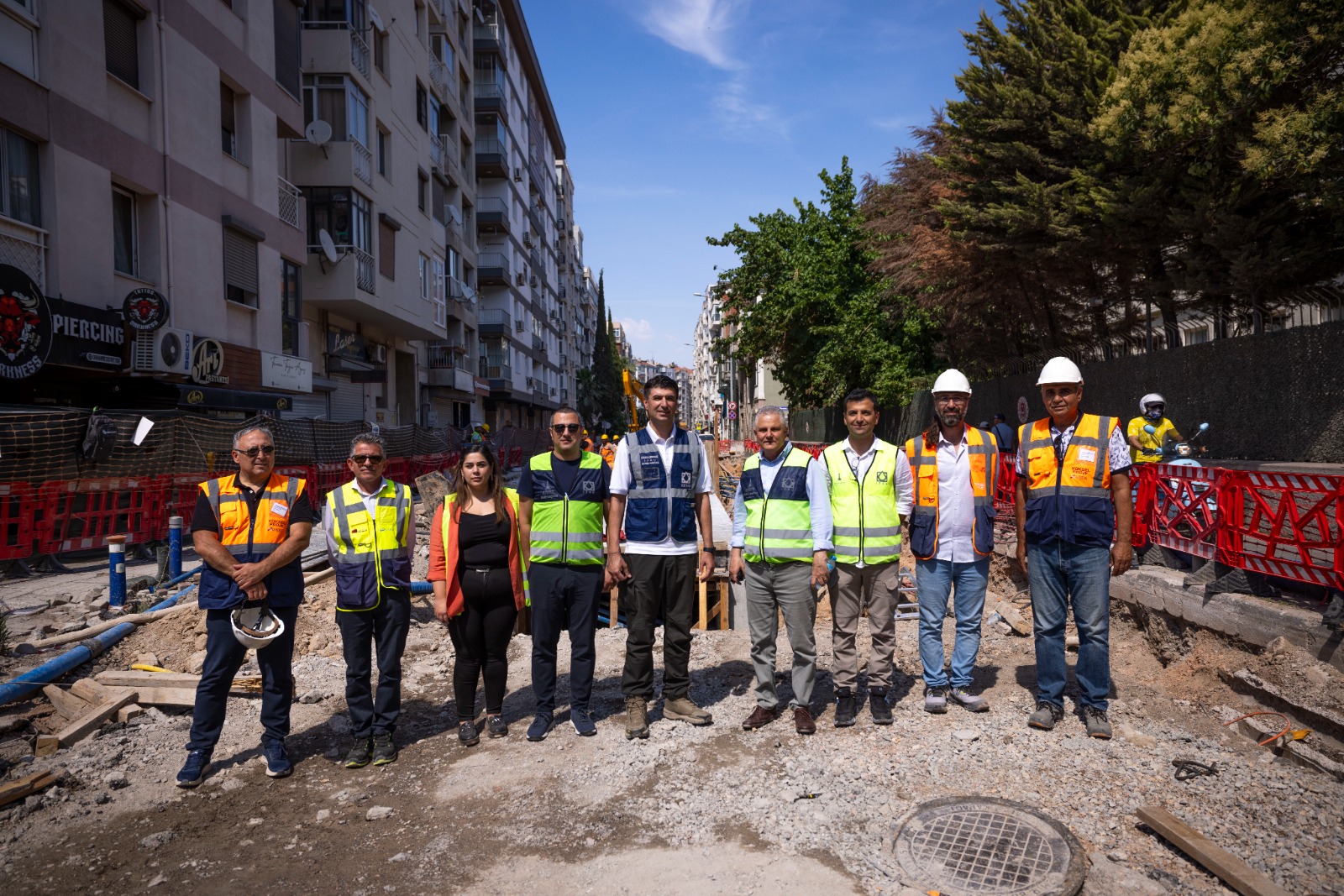 İzmir’de 3 milyar liralık alt yapı dönüşümü sürüyor