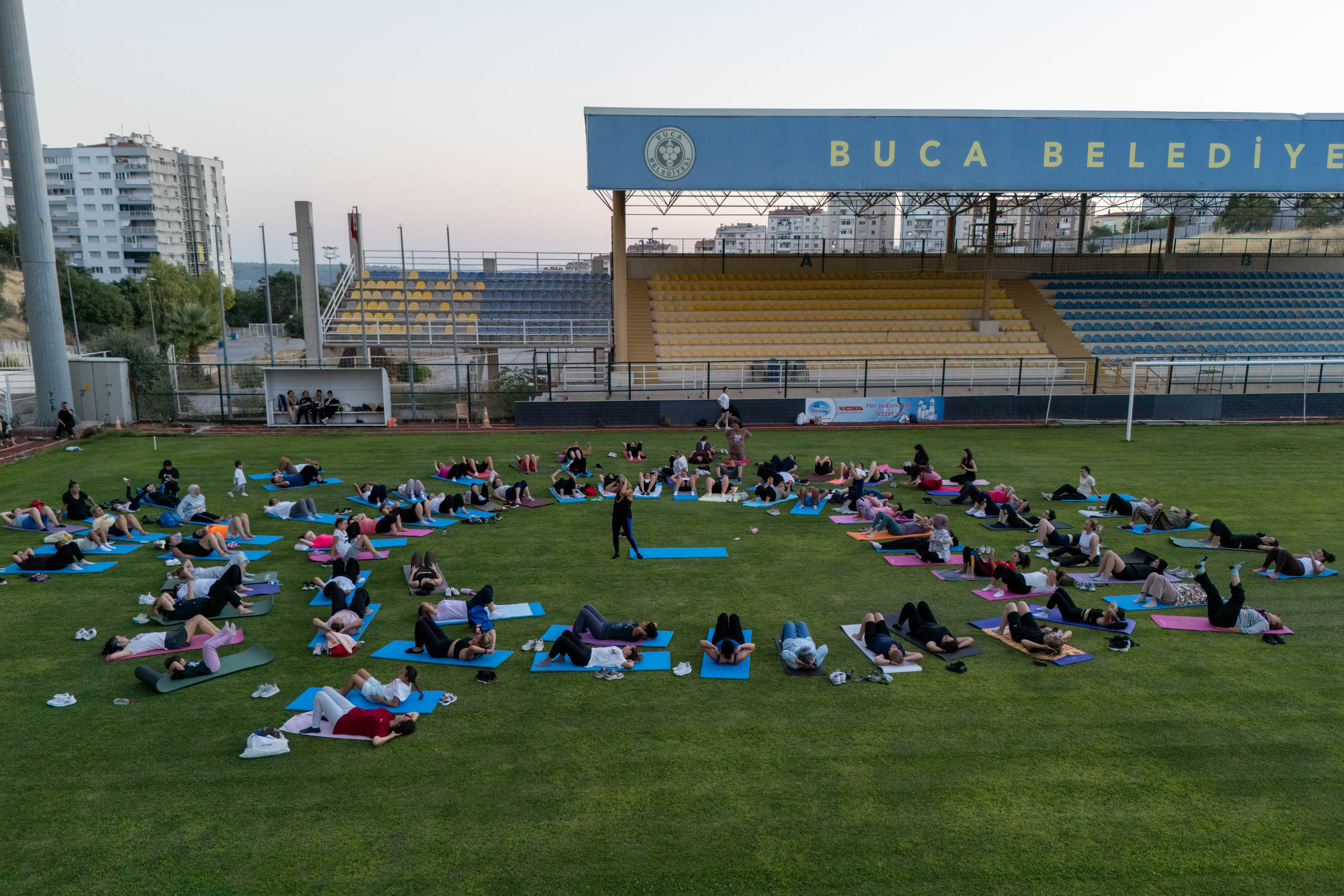 Zumba ve pilates dersleri şimdi Buca Arena Stadı’nda