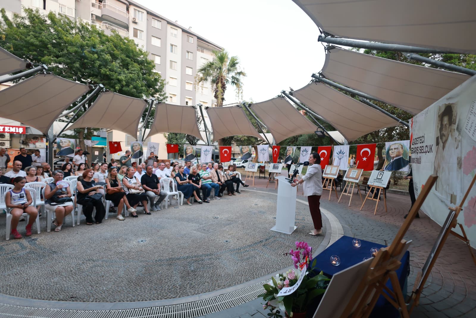 Karabağlar ‘da Gazeteci Barış Selçuk saygıyla anıldı