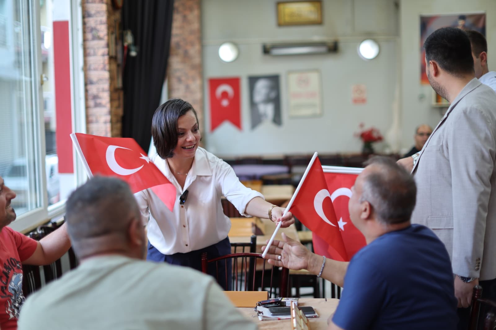 Karabağlar 30 Ağustos'ta Türk bayraklarıyla donatıldı