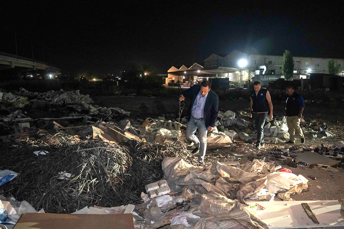Bornova’da kaçak moloz seferberliği