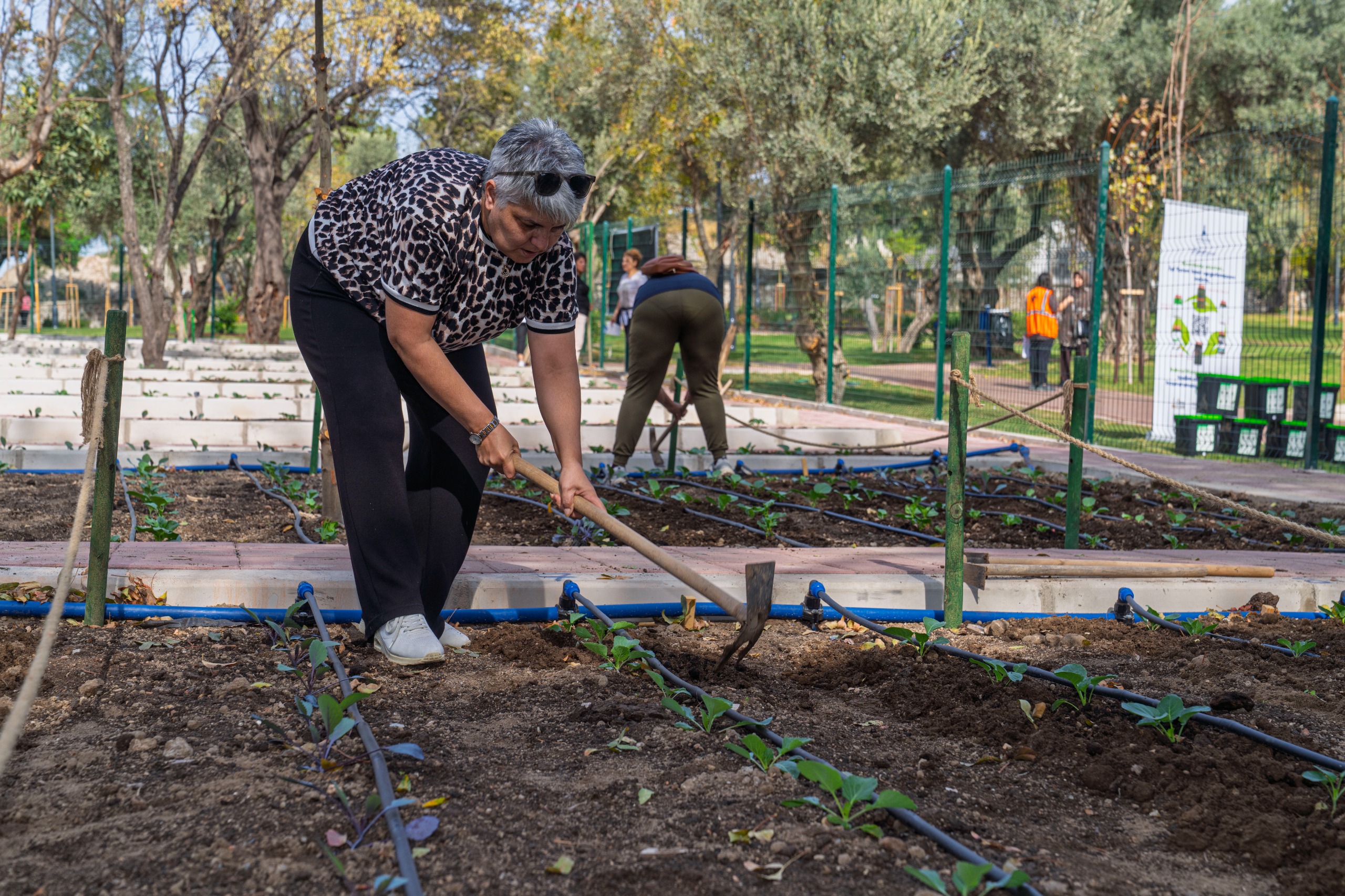 Toprakla buluştu, yaşama yeniden tutundu