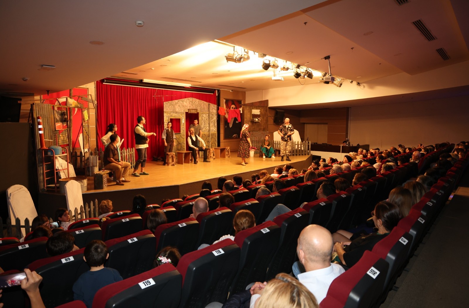 Çiğli’de Kültür Sanat Etkinlikleri Hız Kazandı: Salonlar Doldu, Taştı