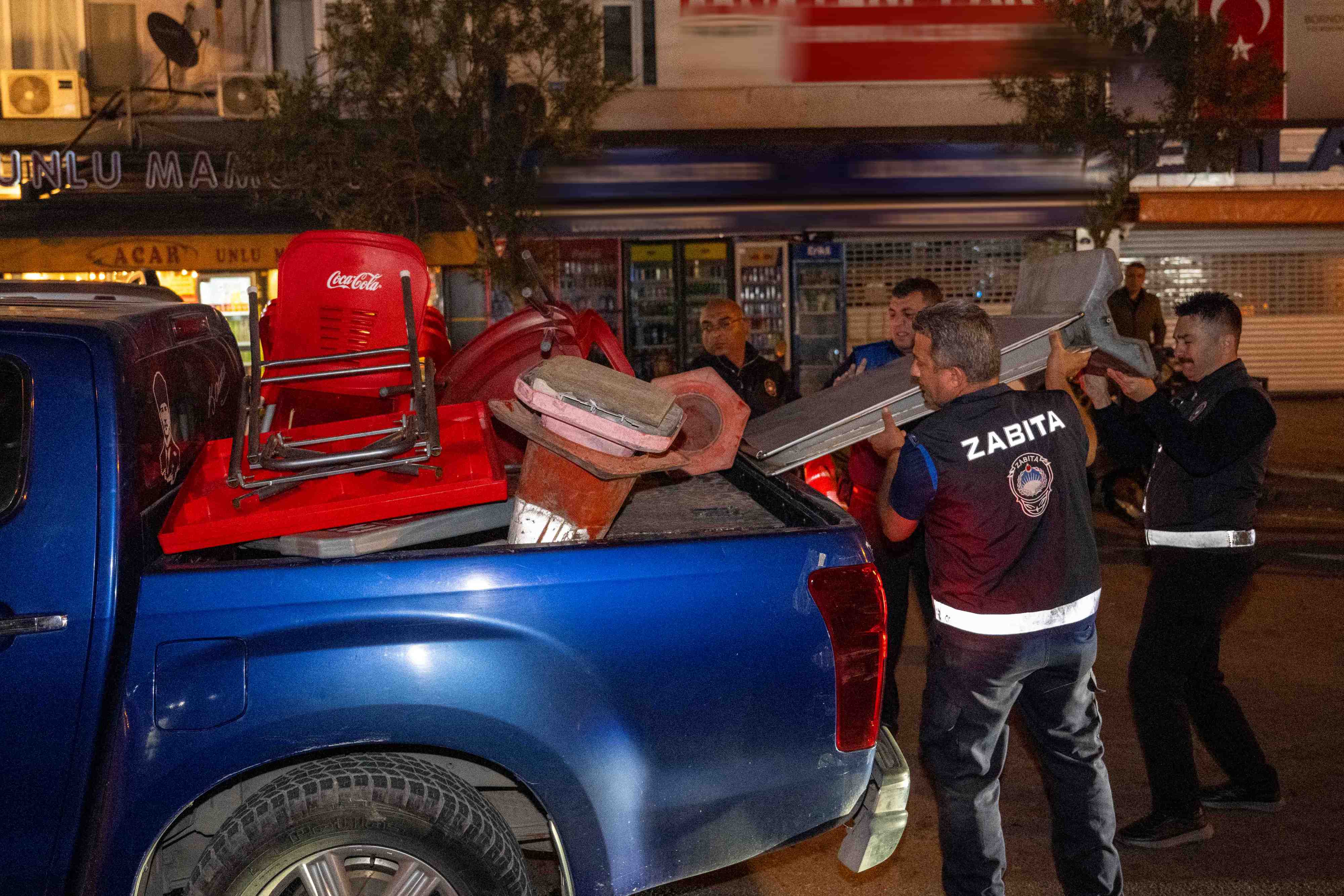 Bornova’da kaldırımlar özgürleşiyor