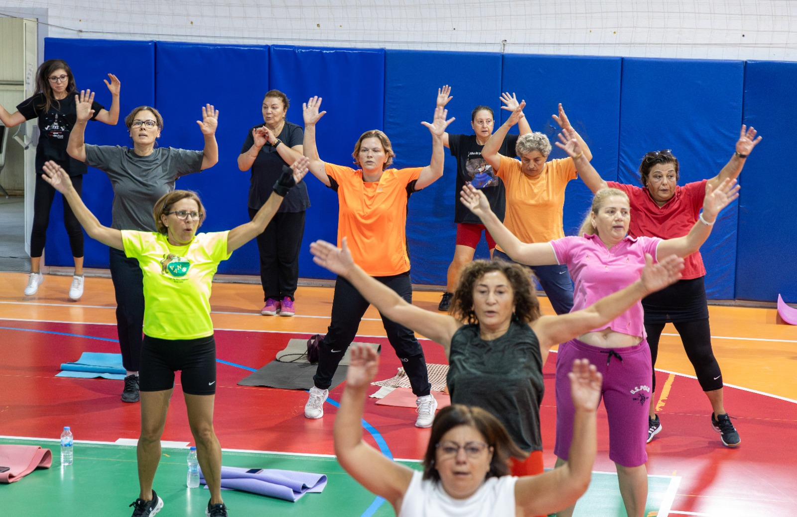 Spor salonlarında ücretsiz sabah aktiviteleri başladı