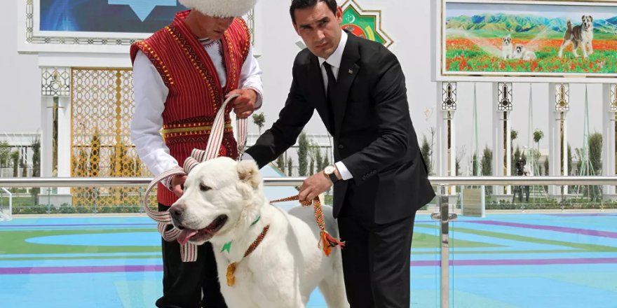 Yerli çoban köpeği için kitap yazıp altın heykel diken Türkmenistan lideri, ulusal bayram kutlamalarını da başlattı