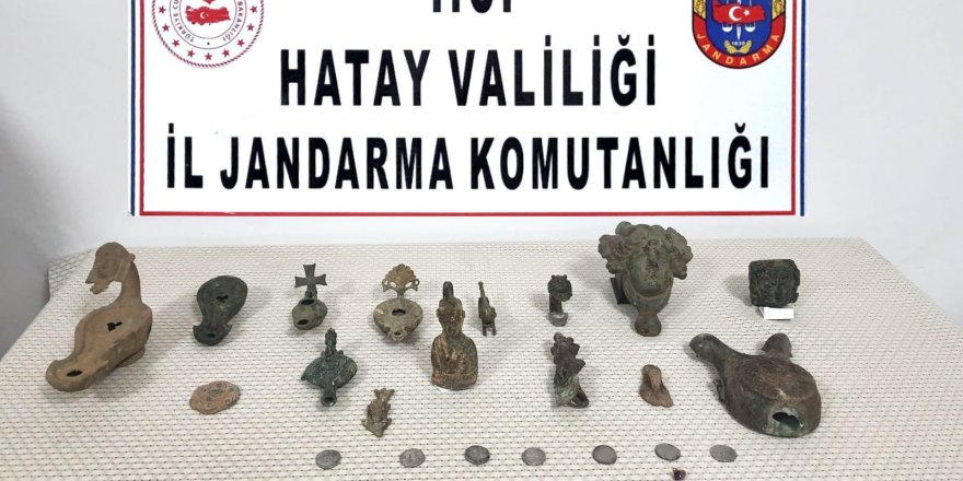 Uyuşturucu aranan araçtan tarihi eser çıktı