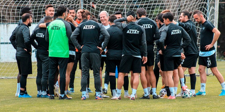 Mustafa Denizli, Altay'da ilk antrenmanına çıktı