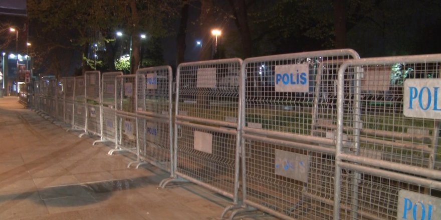 Gezi Parkı 1 Mayıs İşçi Bayramı öncesi polis barikatlarıyla kapatıldı