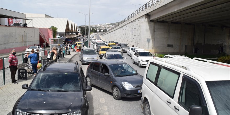 Kuşadası'nda "tam kapanma" öncesinde yoğunluk oluştu