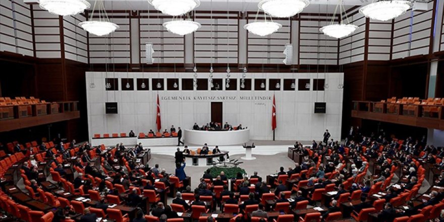 Emeklilerin bayram ikramiyelerini 1100 liraya çıkaran teklif TBMM Genel Kurulu'nda kabul edildi