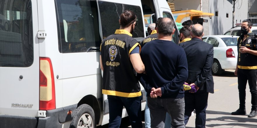 İzmir depreminde yıkılan binalarla ilgili gözaltına alınan 6 şüpheli daha adliyeye sevk edildi