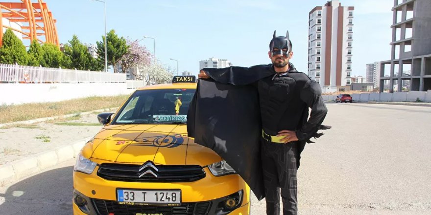 'Batman' kıyafetiyle taksicilik yapıyor: 'Bu pandemi sürecinde insanların mutlu olmaya ihtiyacı var'