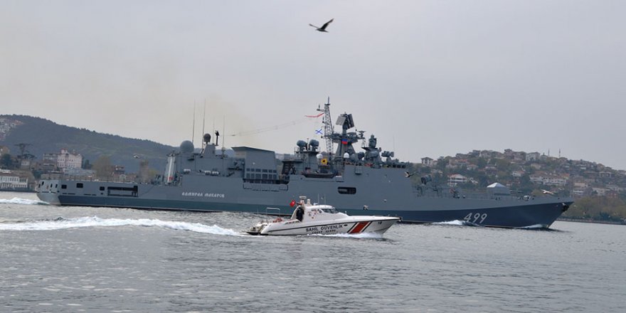 Rus Donanmasına ait RFS 499 borda numaralı "Admiral Makarov" gemisi boğazdan geçti