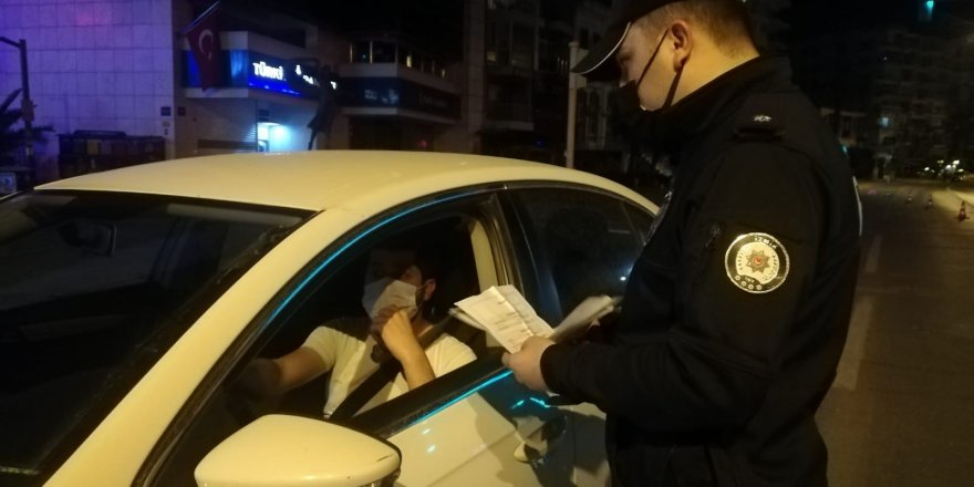 İzmir’de gece saatlerinde ‘tam kapanma’ denetimi