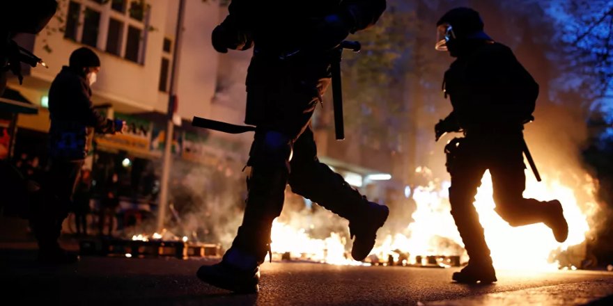 Berlin’de 1 Mayıs gösterileri: Polis ve protestocular çatıştı